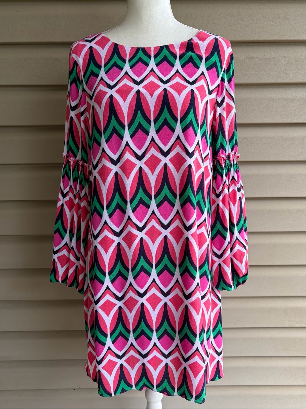 •Crown & Ivy• Pink Geometric Bell Sleeve Shift Dress - Size 8